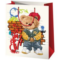 Medvjedić s kapom srednje veličine poklon vrećica 18x10x23cm - m/e/Medvjedic-s-kapom-srednje-velicine-poklon-vrecica-18x10x23cm-1.jpg