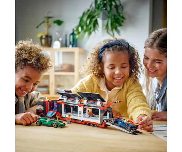 LEGO® City: F1® kamion s RB20 i AMR24 F1® automobilima (60445)