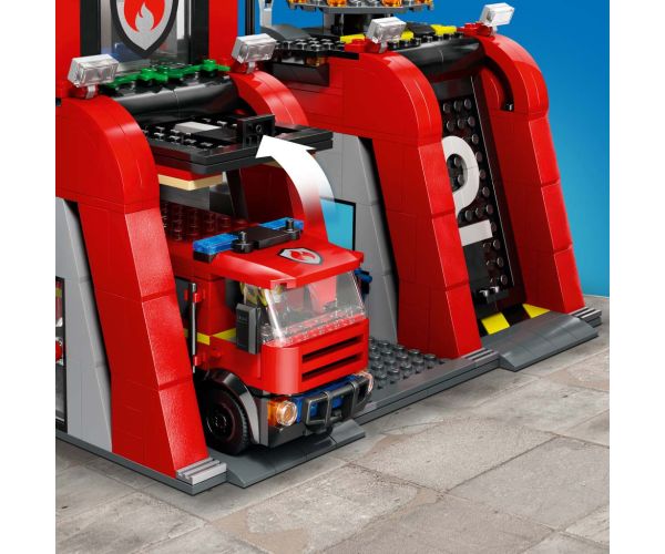 LEGO® City: Vatrogasna postaja i vatrogasno vozilo (60414)