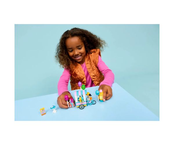 LEGO® Friends: Prodavač sladoleda i balona (42692)