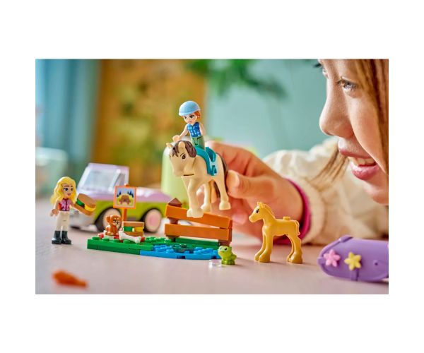 LEGO® Friends: Prikolica za konje i jahače (42695)