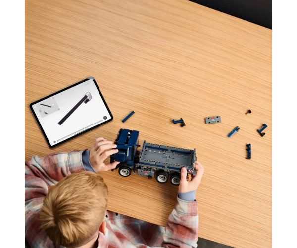 LEGO® Technic: Kamion s platformom (42203)