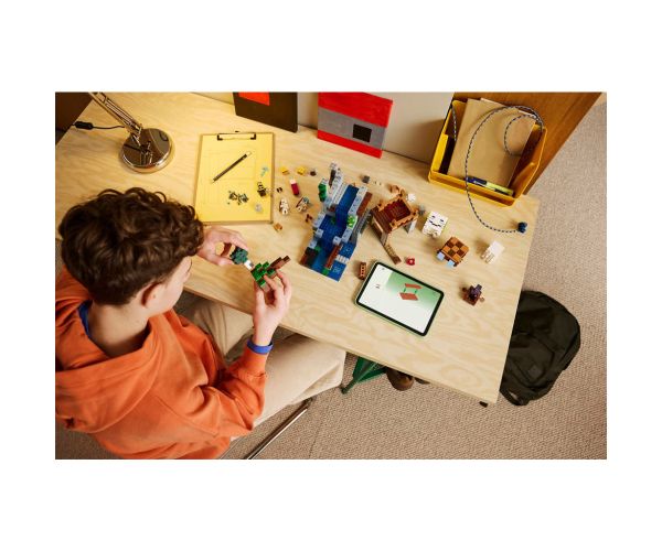 LEGO® Minecraft: Ukleta brodica (21597)