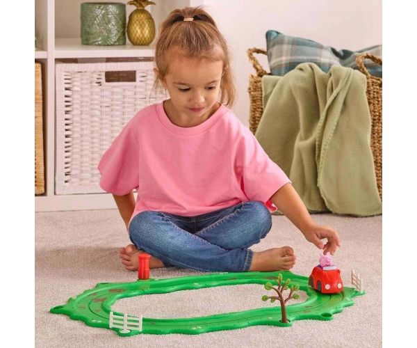 Whizz-Around Peppa prase crvenim automobilićem set za igru