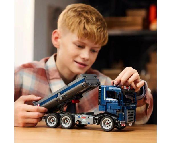 LEGO® Technic: Kamion s platformom (42203)