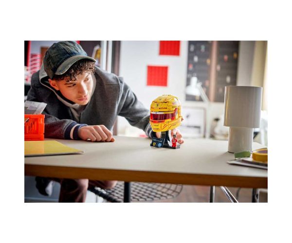 LEGO® Izdanja: Scuderia Ferrari HP Lewis Hamilton kaciga (43022)