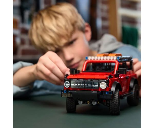 LEGO® Technic: Ford Bronco® SUV (42213)