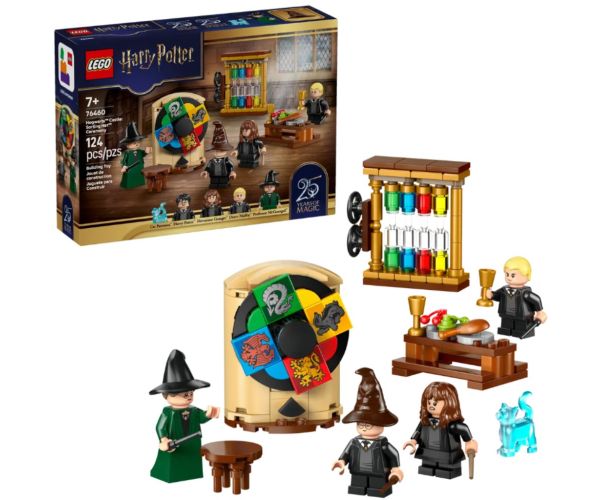LEGO® Harry Potter: Hogwarts™ dvorac: Ceremonija odabira Čarobnjačkog šešira (76460)