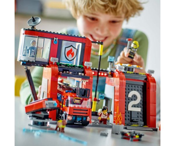 LEGO® City: Vatrogasna postaja i vatrogasno vozilo (60414)