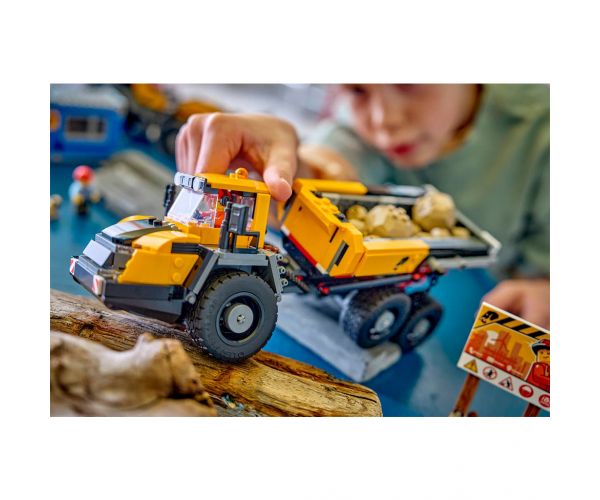 LEGO® City: Kamion s dizalicom i kiperskom platformom (60494)