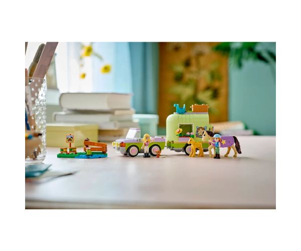LEGO® Friends: Prikolica za konje i jahače (42695)
