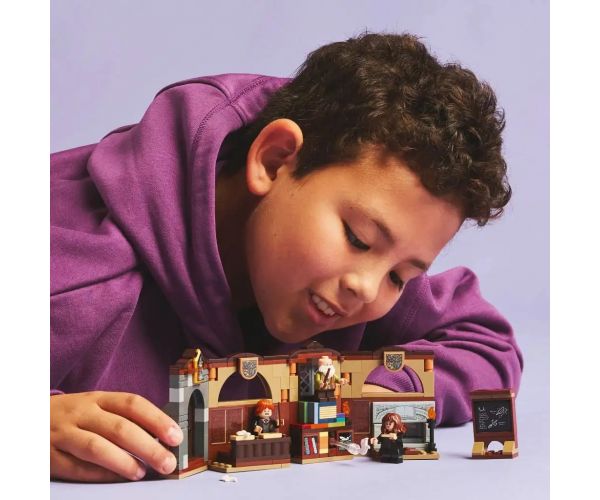 LEGO® Harry Potter: Hogwarts™ dvorac - Sat lekcija (76442)