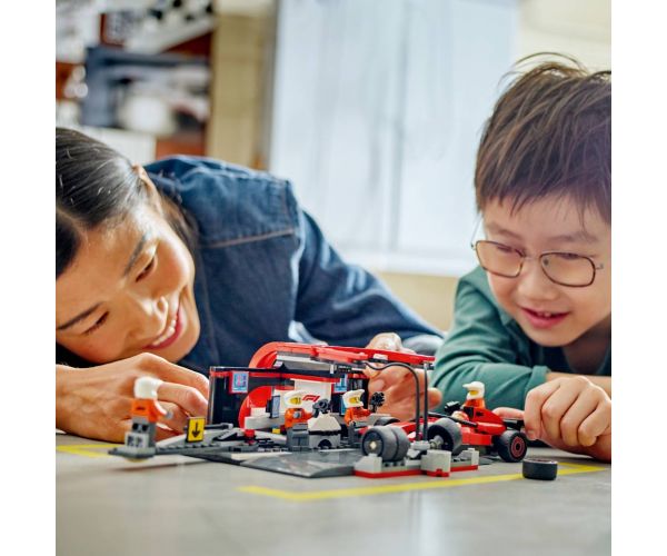 LEGO® City: F1®-ova garaža i osoblje s Ferrari autom (60443)