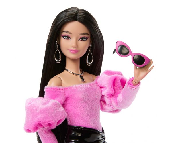 Barbie trendi prijateljice - u crnoj minici - Mattel