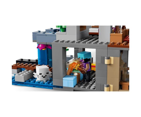 LEGO® Minecraft: Ukleta brodica (21597)