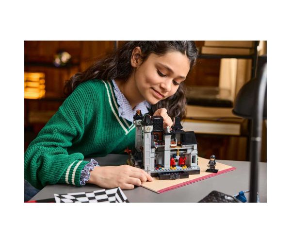 LEGO® Srijeda: Nevermore Akademija (76788)