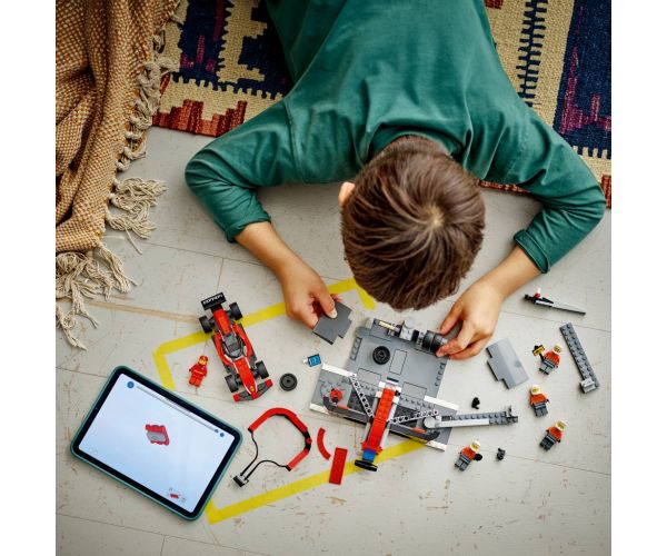 LEGO® City: F1®-ova garaža i osoblje s Ferrari autom (60443)