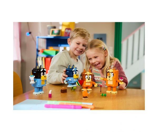 LEGO® Bluey™: Obitelj Blueyja od kockica (11217)
