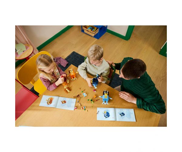 LEGO® Bluey™: Obitelj Blueyja od kockica (11217)