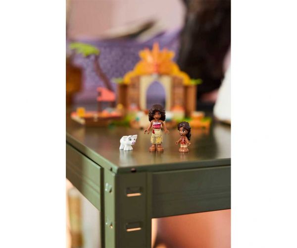 LEGO® Disney™: Seoska kuća i splav (43282)
