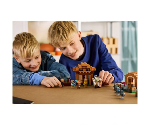 LEGO® Minecraft: Napad prizivača u selu (21596)