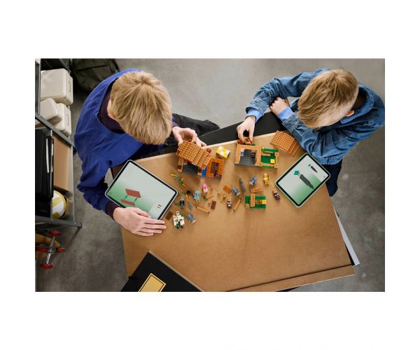 LEGO® Minecraft: Napad prizivača u selu (21596)