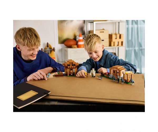 LEGO® Minecraft: Napad prizivača u selu (21596)