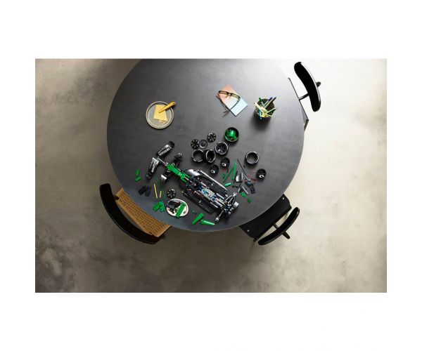 LEGO® Technic: Aston Martin Aramco AMR25 F1® automobil (42240)