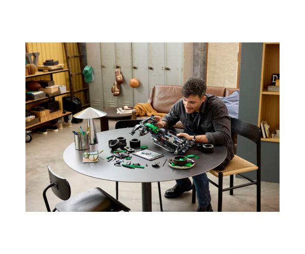 LEGO® Technic: Aston Martin Aramco AMR25 F1® automobil (42240)