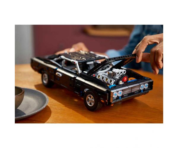 LEGO® Technic: Brzi i žestoki Dodge Charger R/T automobil (42231)