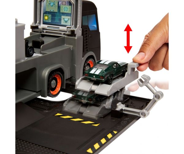 Matchbox Film: 2 u 1 Mercedes transportni kamion i pretvorivi set staze – Mattel