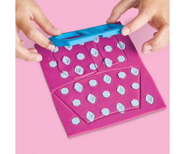 Play-Doh: Barbie Sjajni nakit i vrpice, set plastelina s lutkom – Hasbro