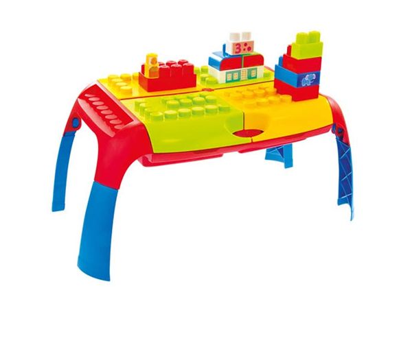 Set sa kockama i prenosivim stolom